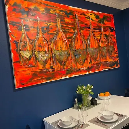 Luxus Altbaucharme In Zentraler Lage 아파트